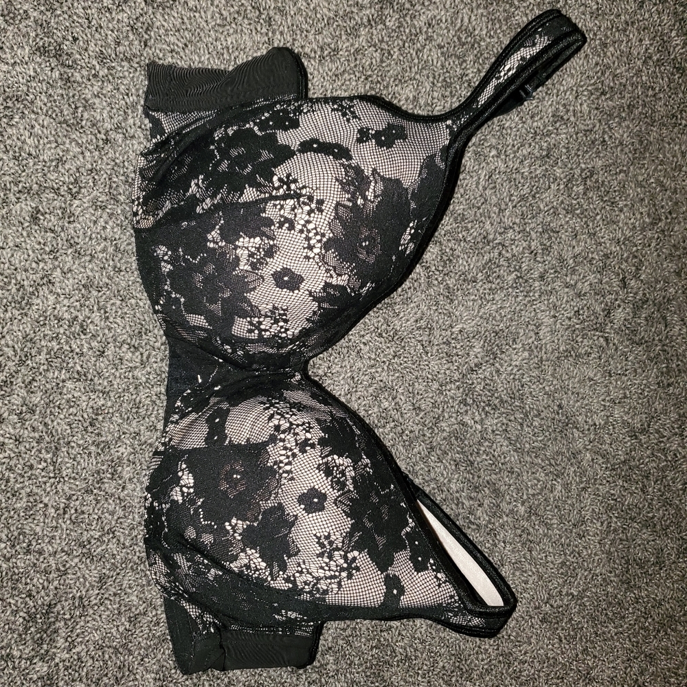 Black lace Cacique 44 D bra